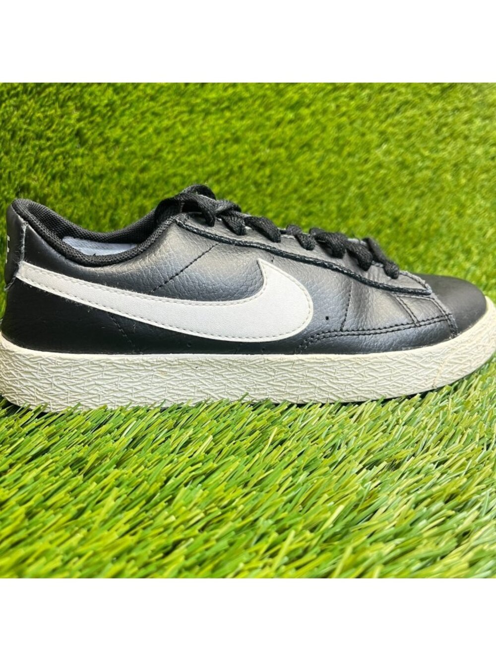 Nike Blazer Low Boys Size 4Y Black White Athletic Walking Leather Shoes Sneakers